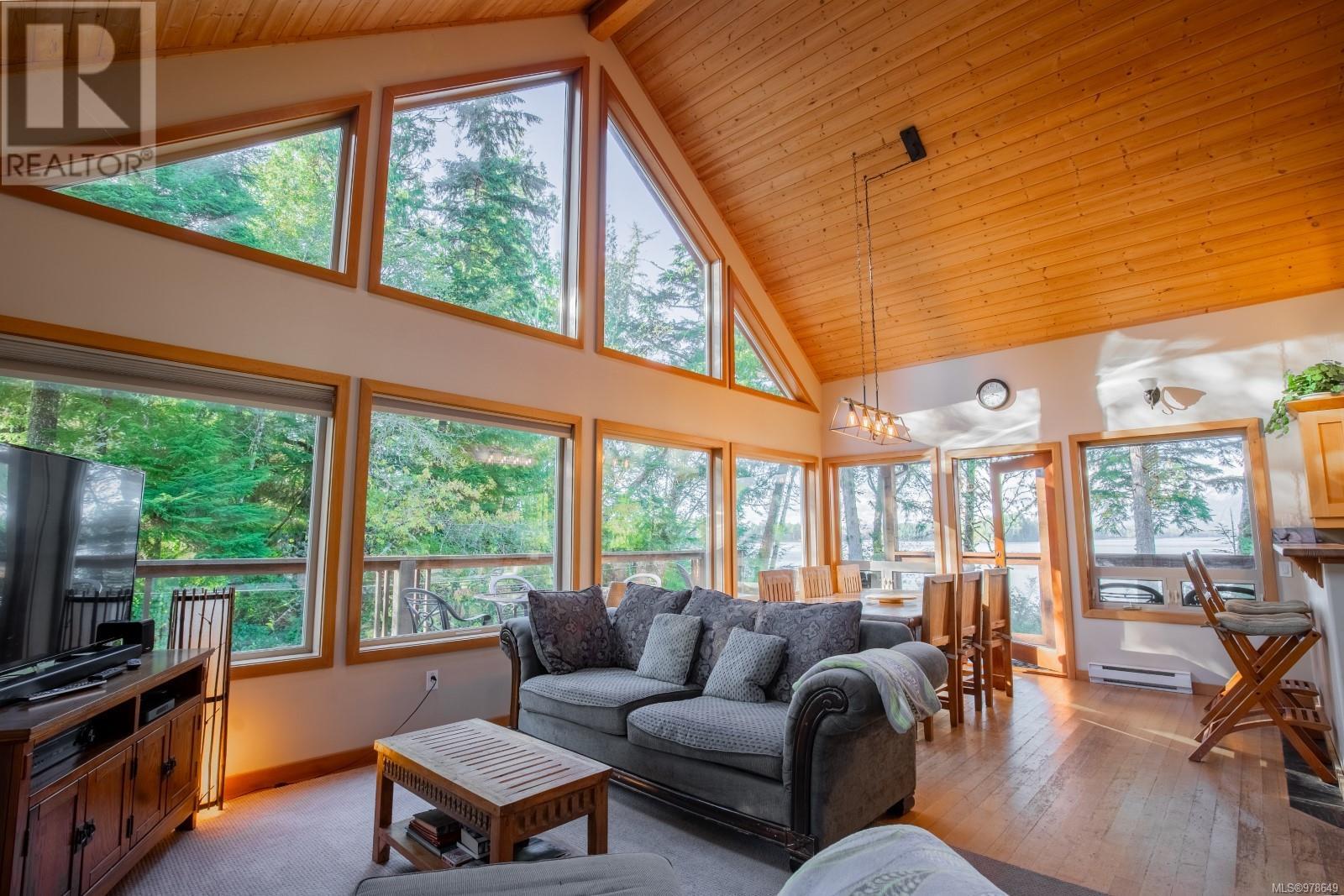 1027 Jensens Bay Rd Property Photo 3