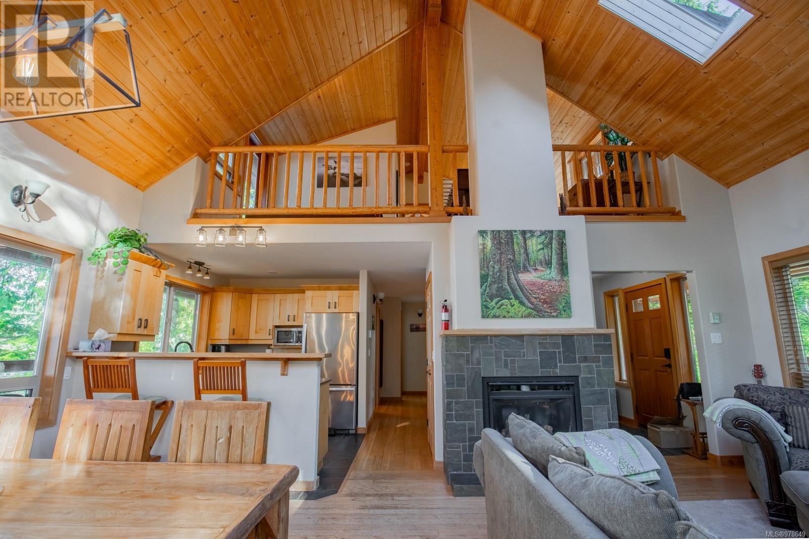 1027 Jensens Bay Rd Property Photo 4