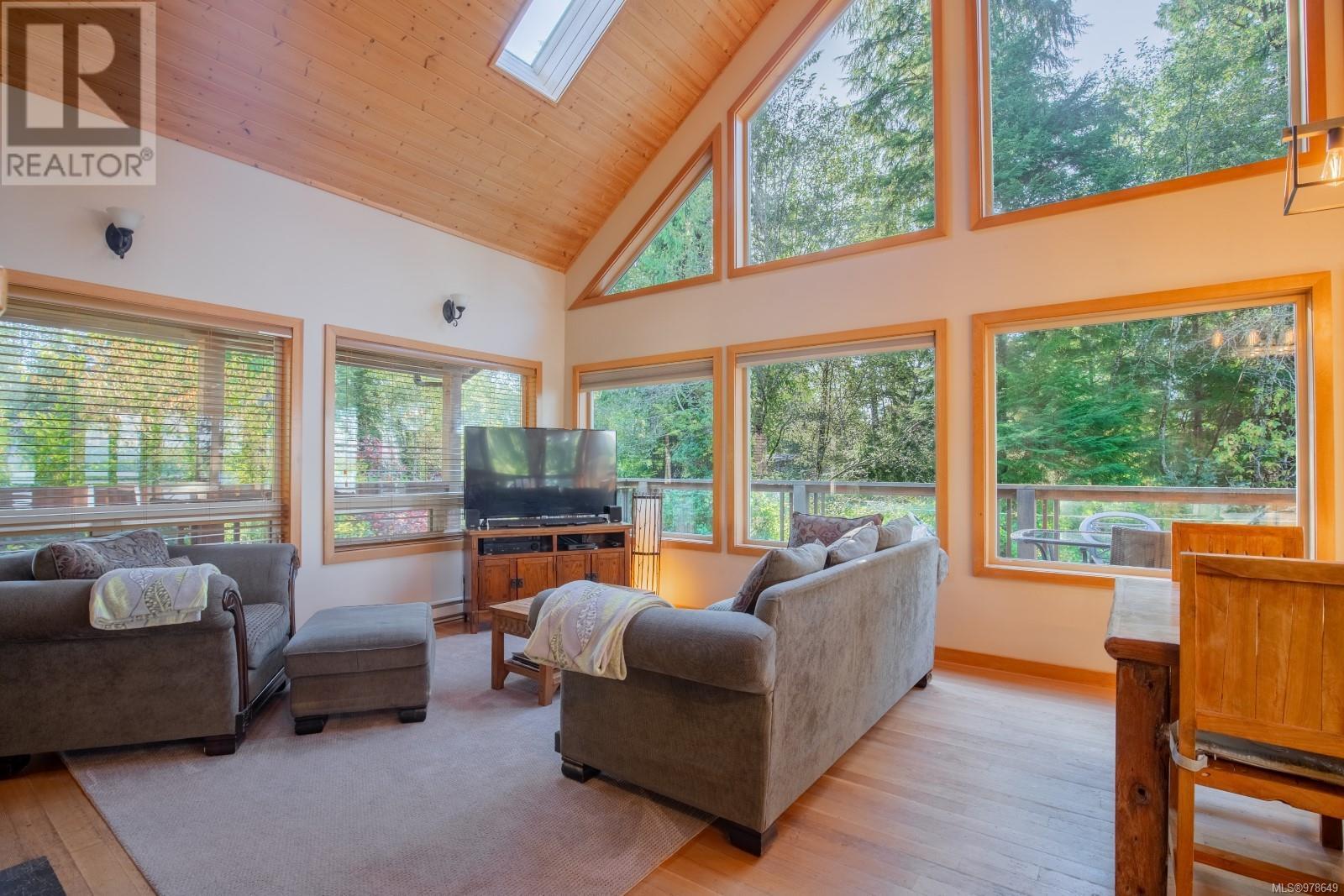1027 Jensens Bay Rd Property Photo 6
