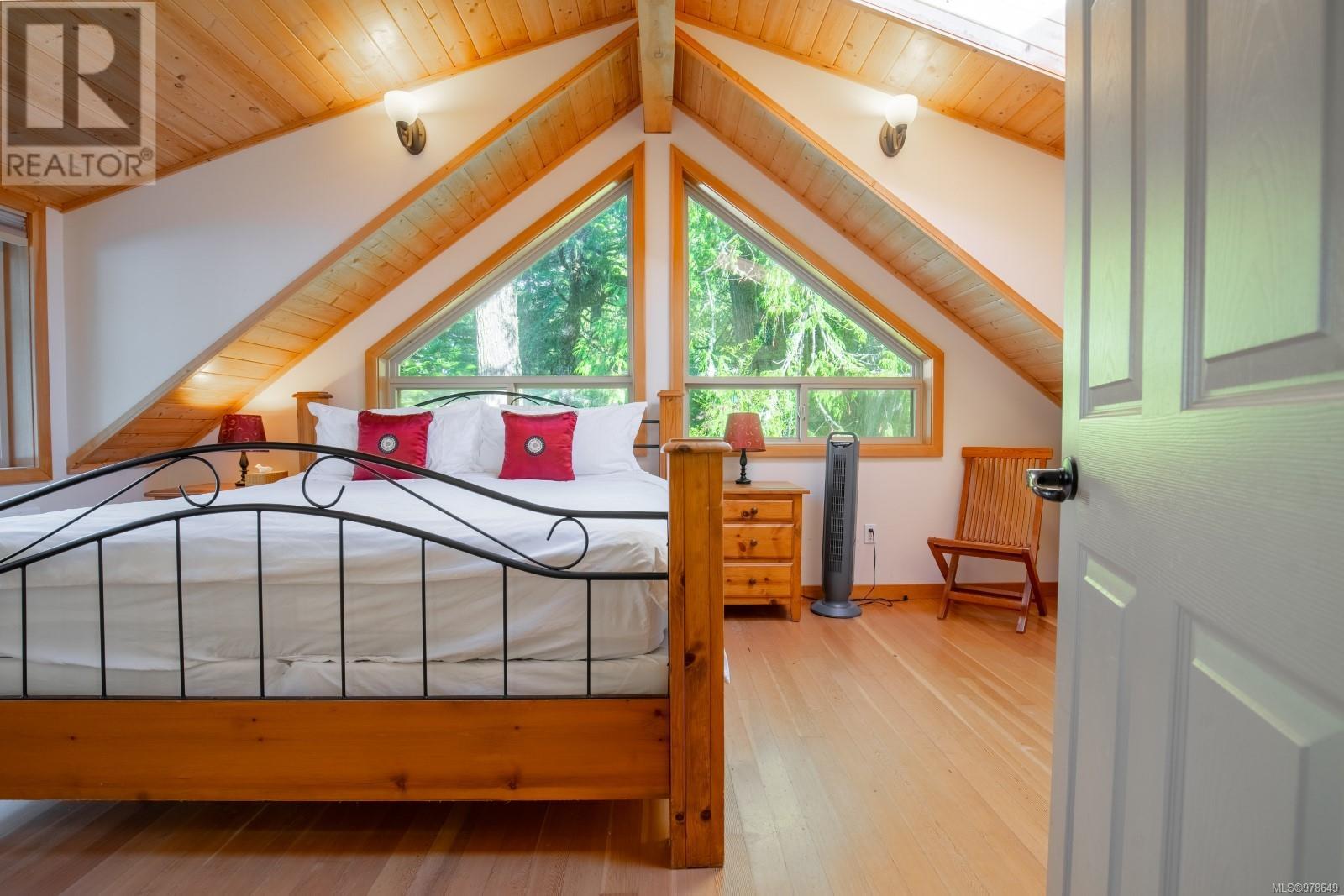 1027 Jensens Bay Rd Property Photo 15