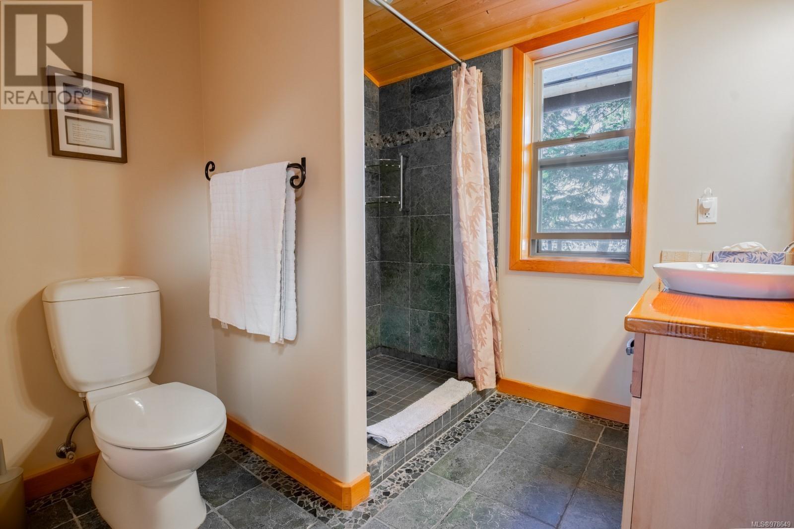 1027 Jensens Bay Rd Property Photo 21