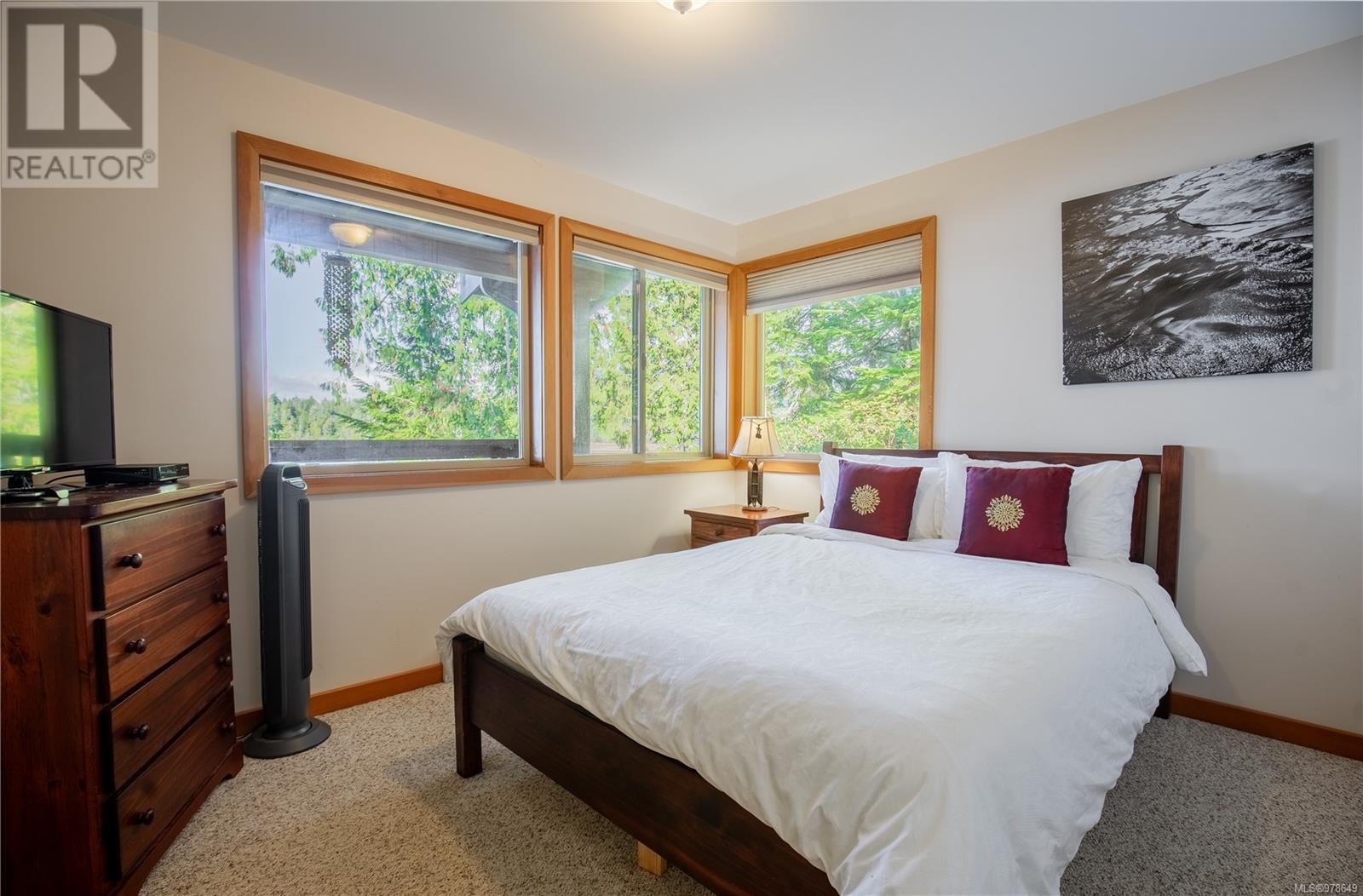 1027 Jensens Bay Rd Property Photo 26