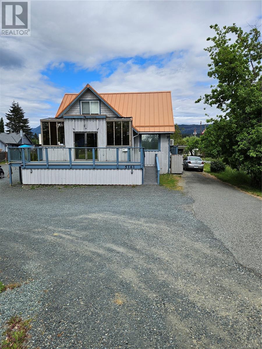 5161 River Rd Property Photo 1