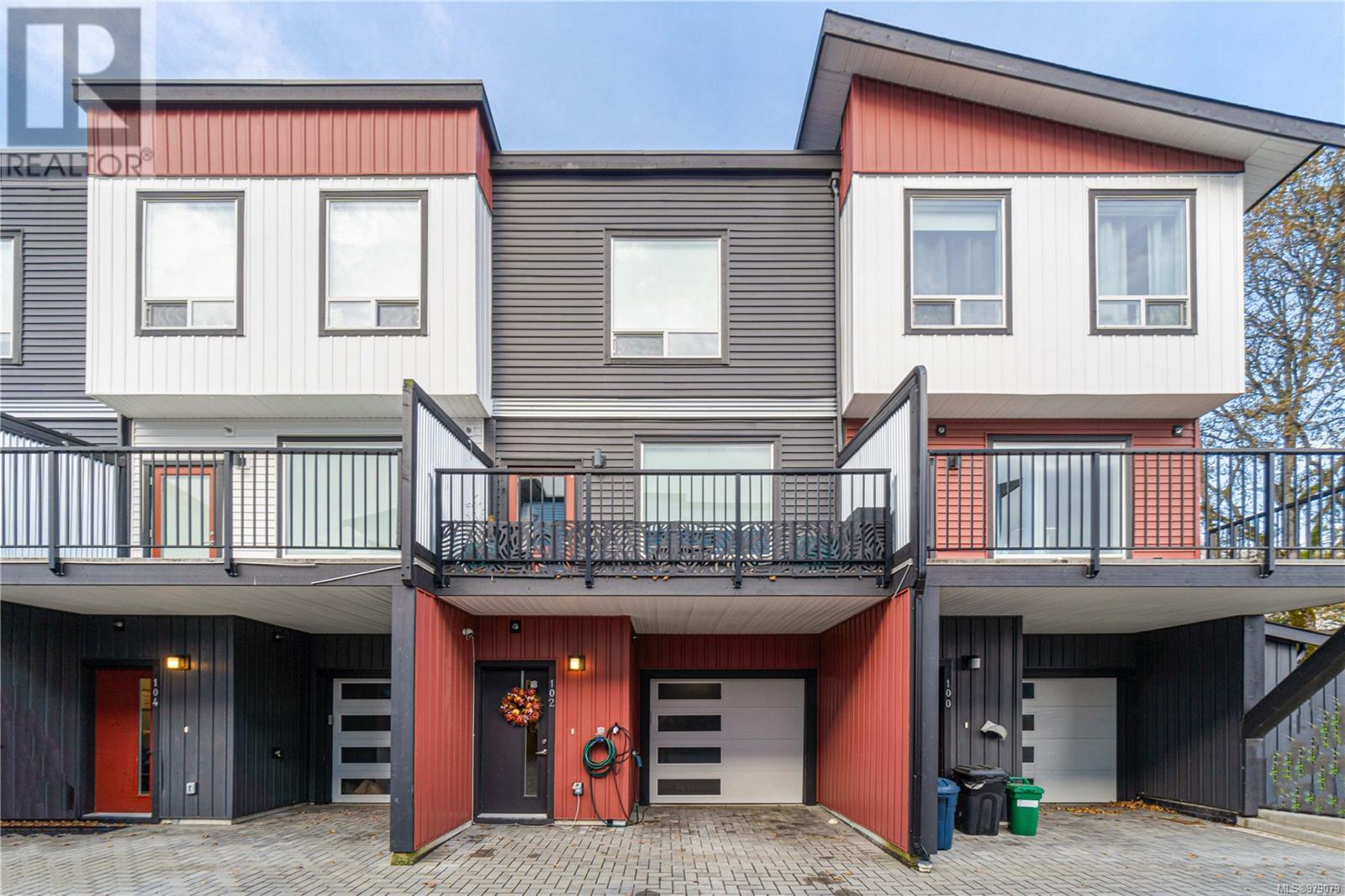 102 1726 Kerrisdale Rd Property Photo 1