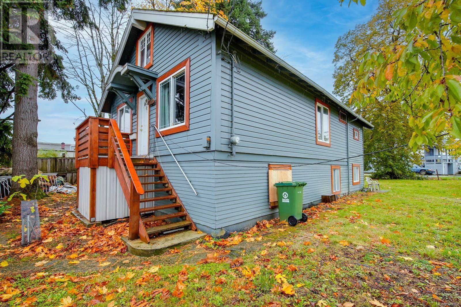 4692 Margaret St Property Photo 2