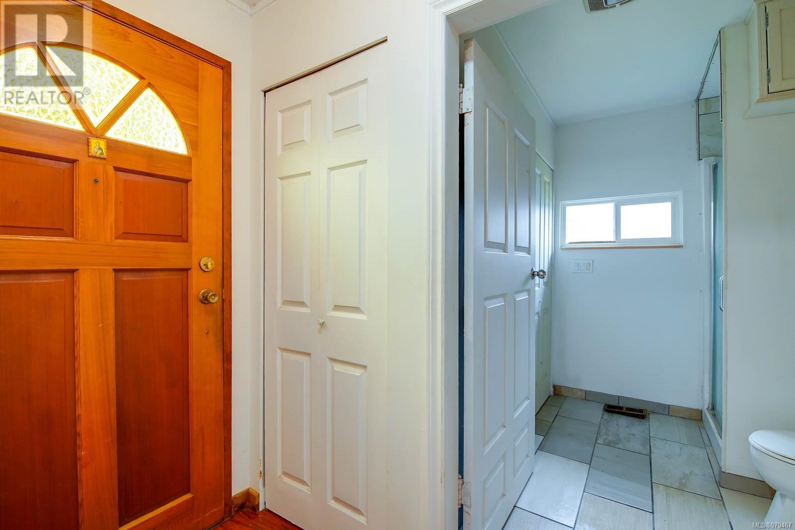4692 Margaret St Property Photo 4
