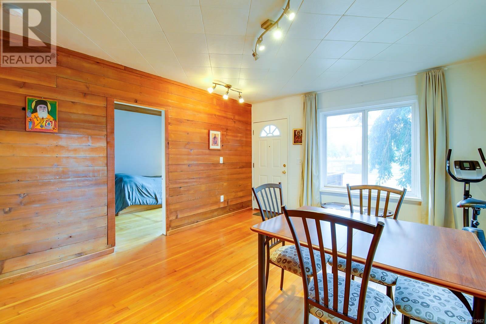 4692 Margaret St Property Photo 10