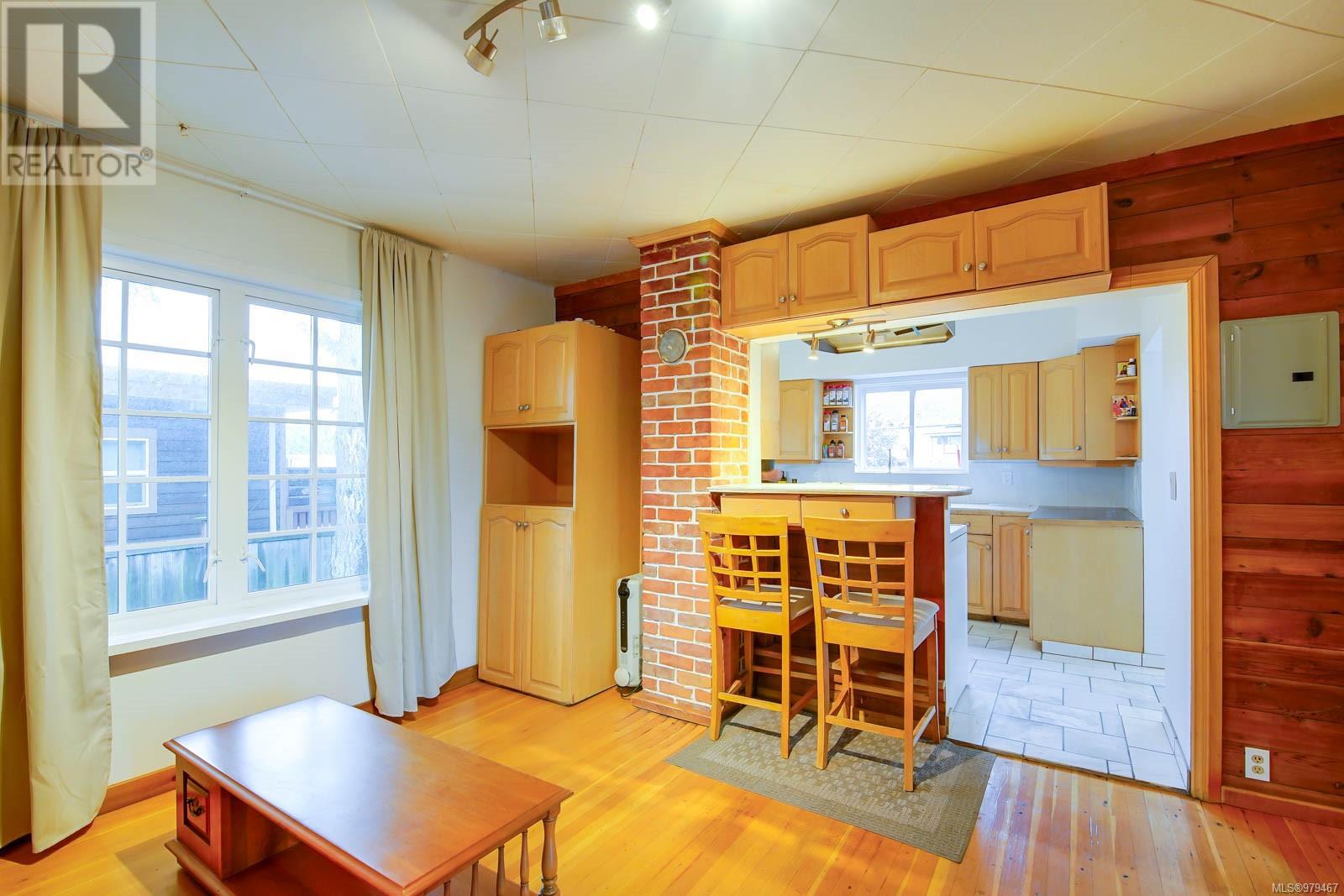 4692 Margaret St Property Photo 11