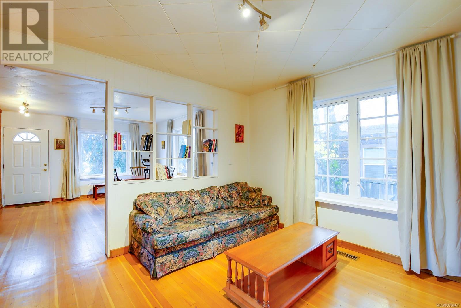 4692 Margaret St Property Photo 13
