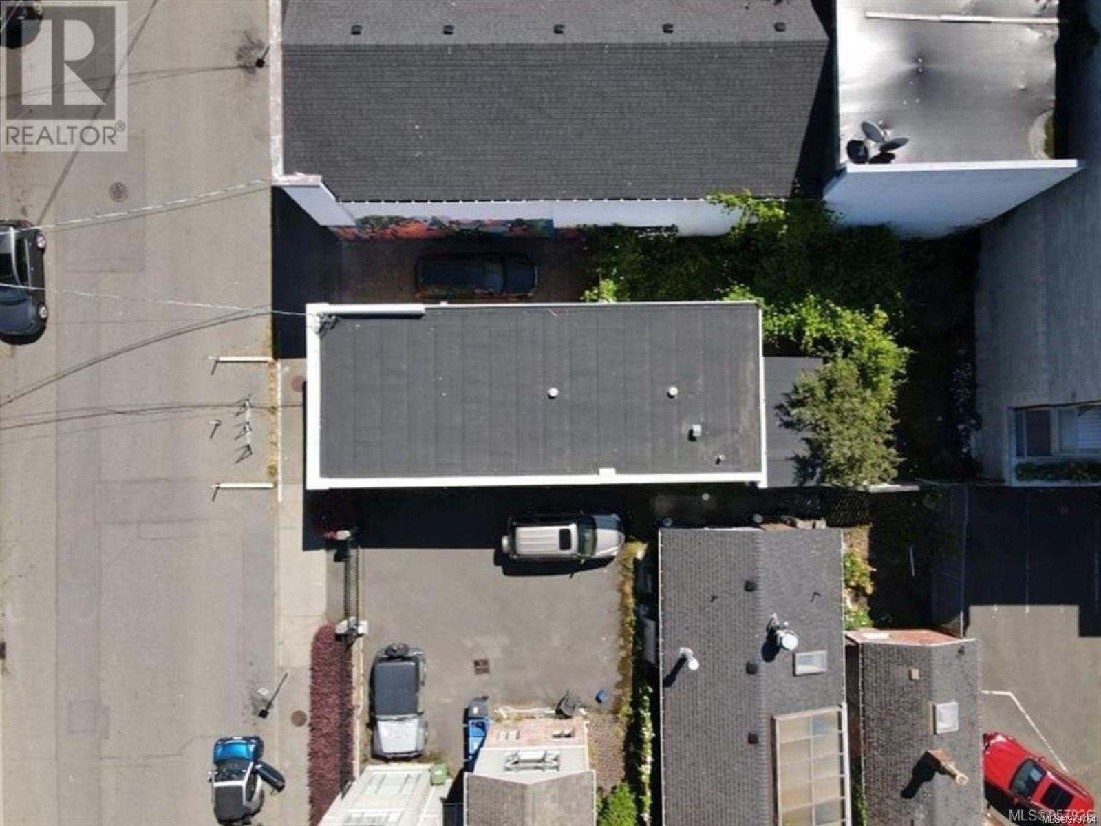 851 Cormorant St Property Photo 7