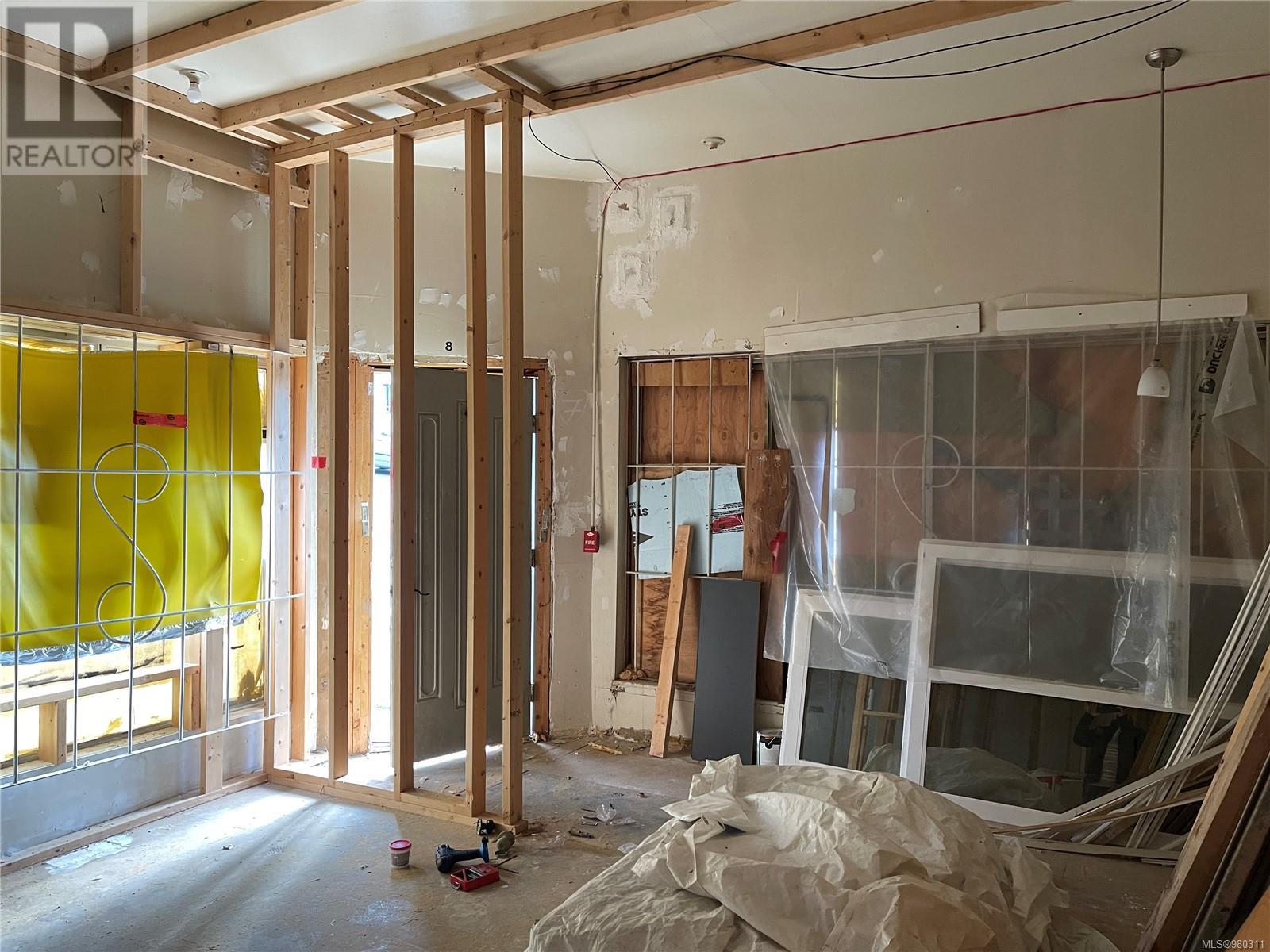 1 3110 2nd Ave Property Photo 4