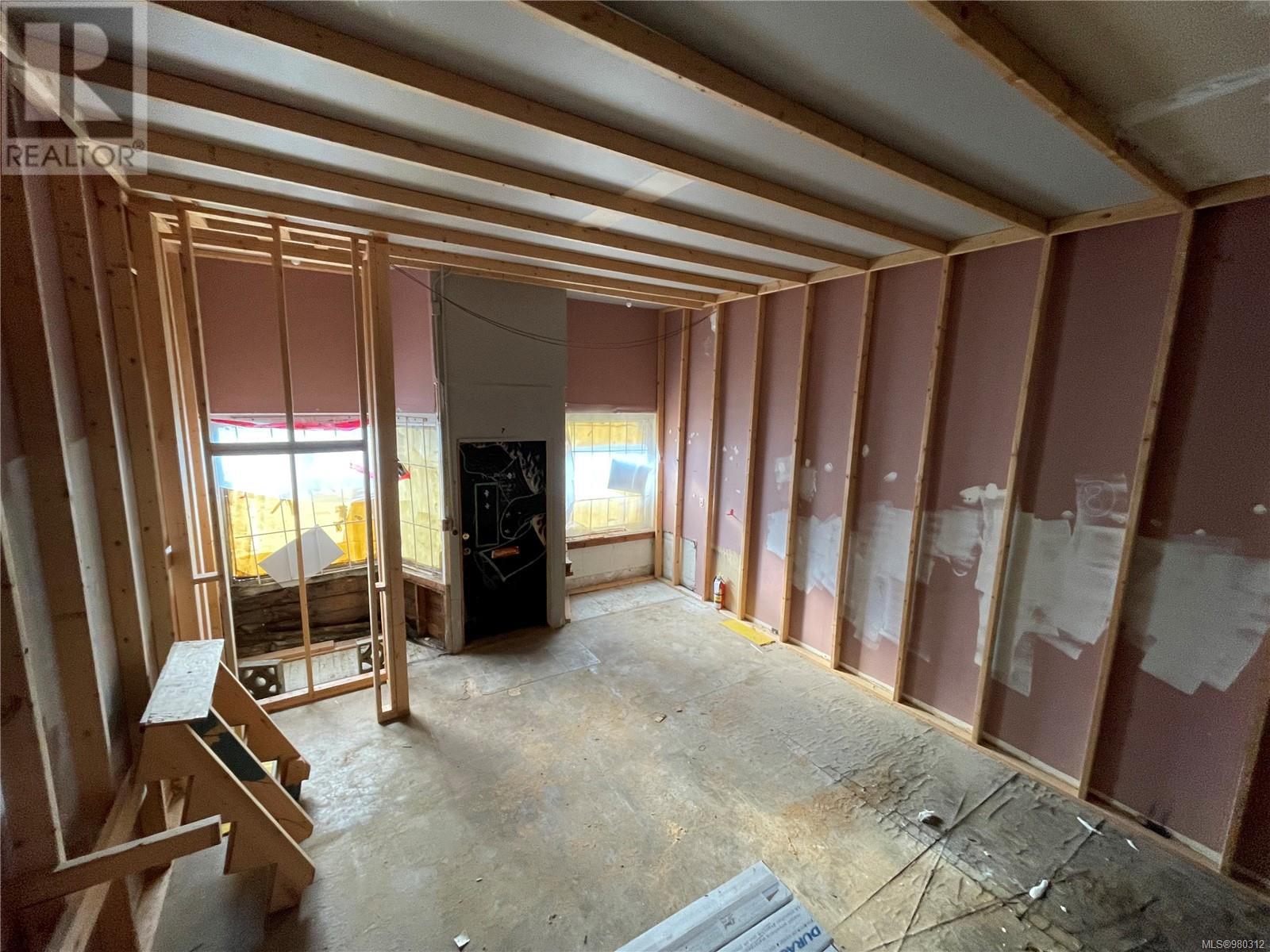 2 3110 2nd Ave Property Photo 4