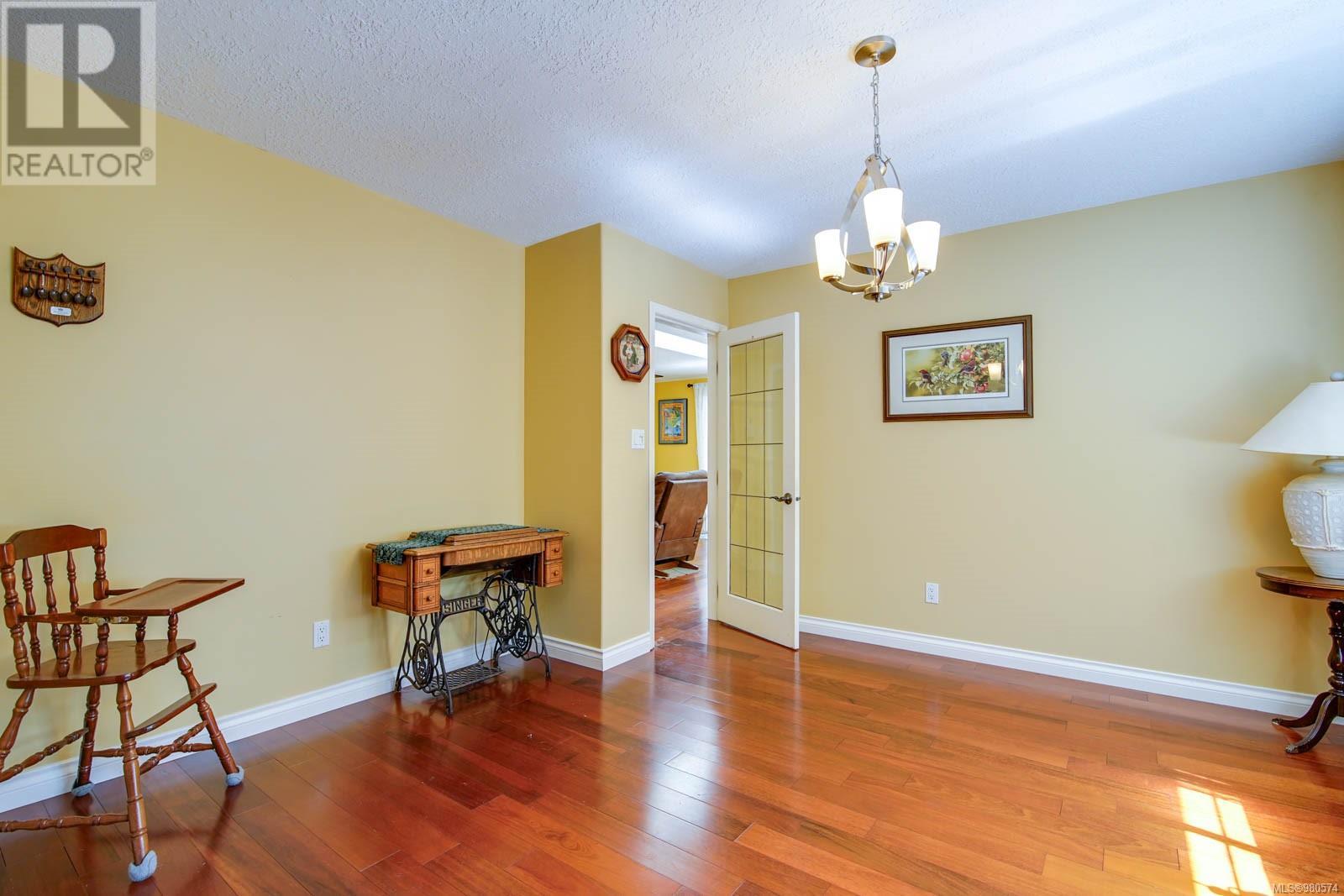 5205 Darnley Rd Property Photo 9