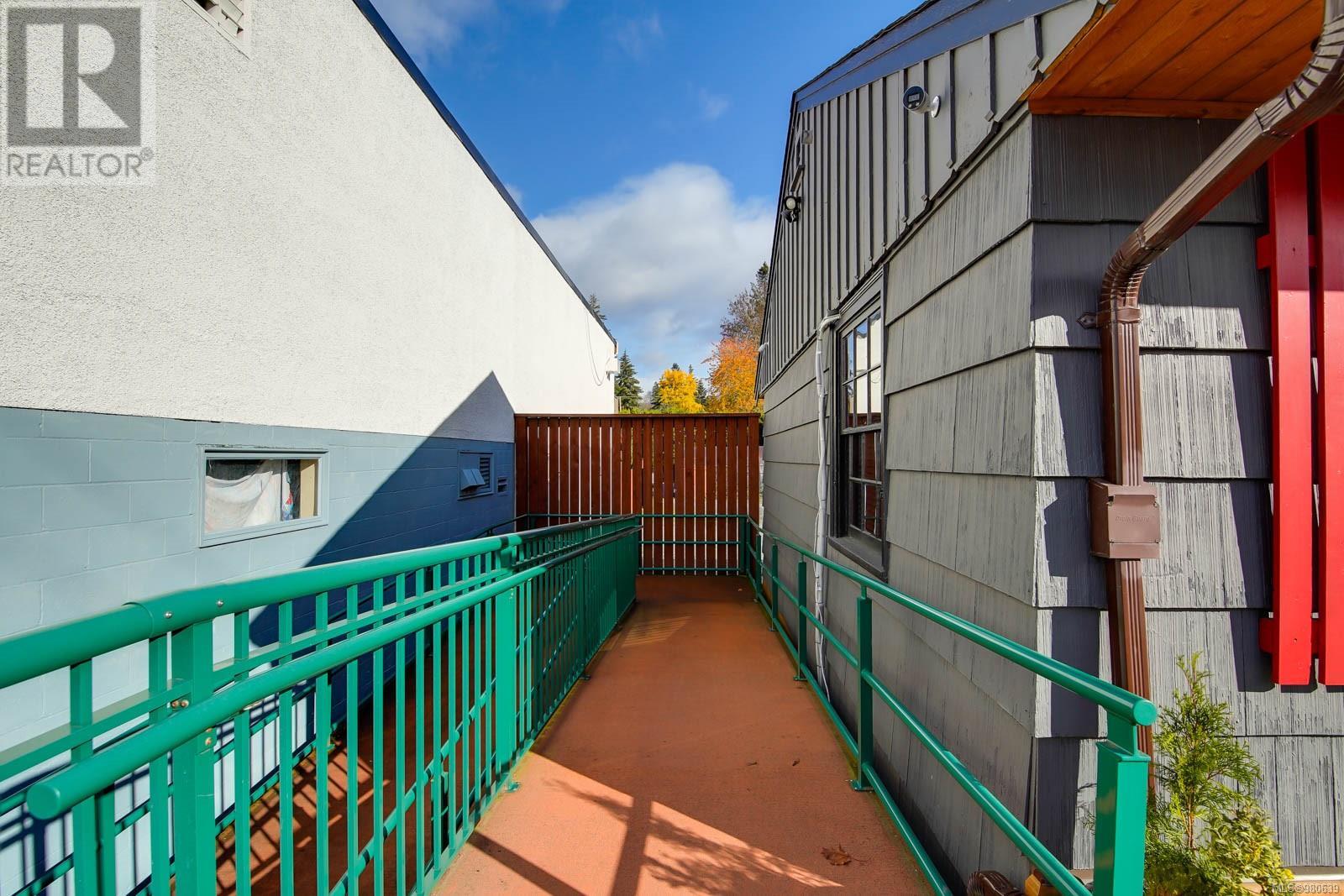 4473 Gertrude St Property Photo 9