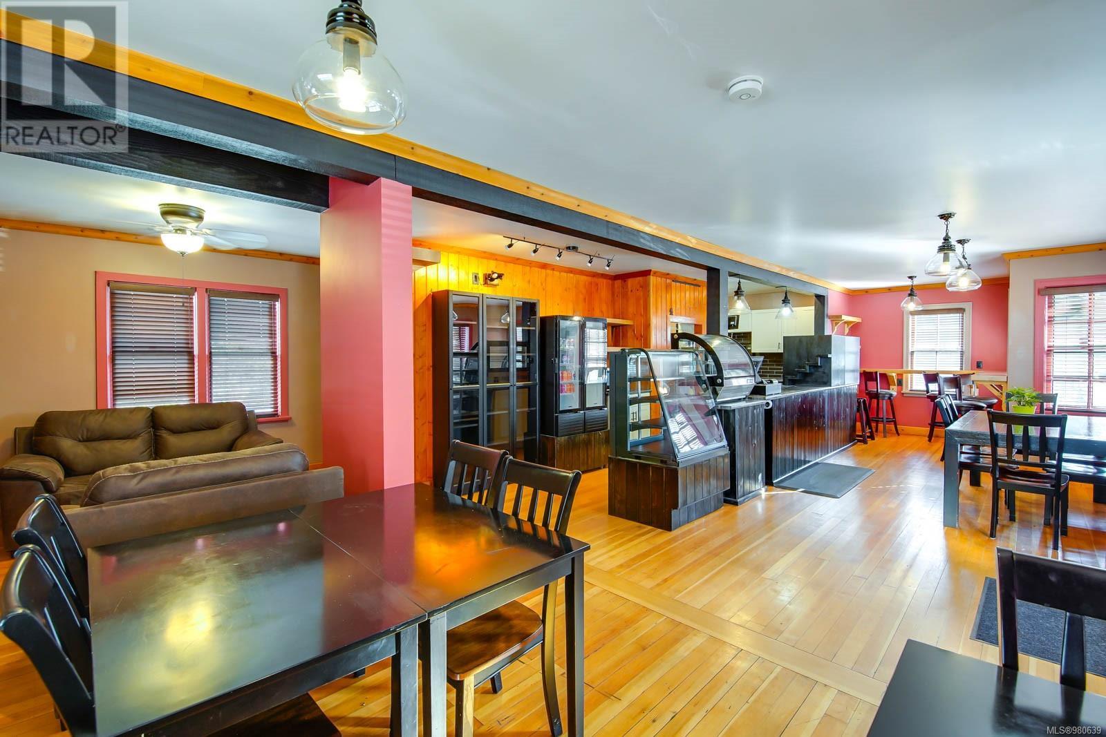 4473 Gertrude St Property Photo 11