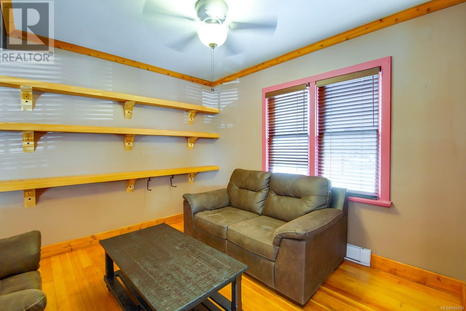 4473 Gertrude St Property Photo 14