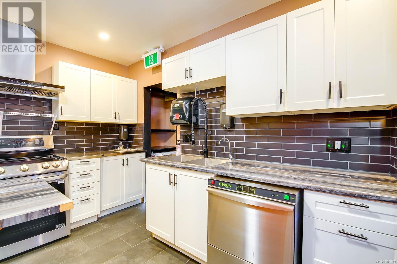 4473 Gertrude St Property Photo 29