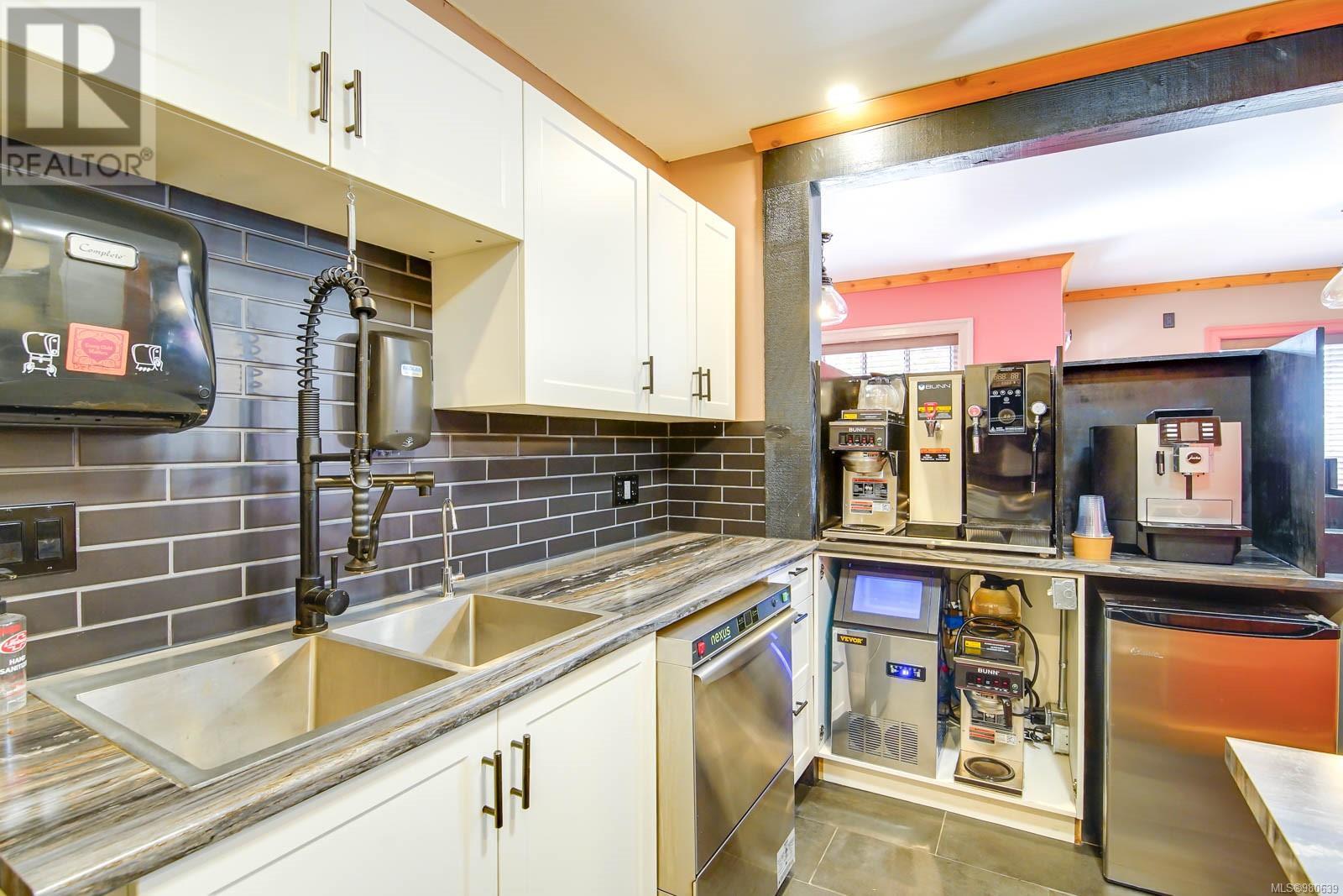 4473 Gertrude St Property Photo 32