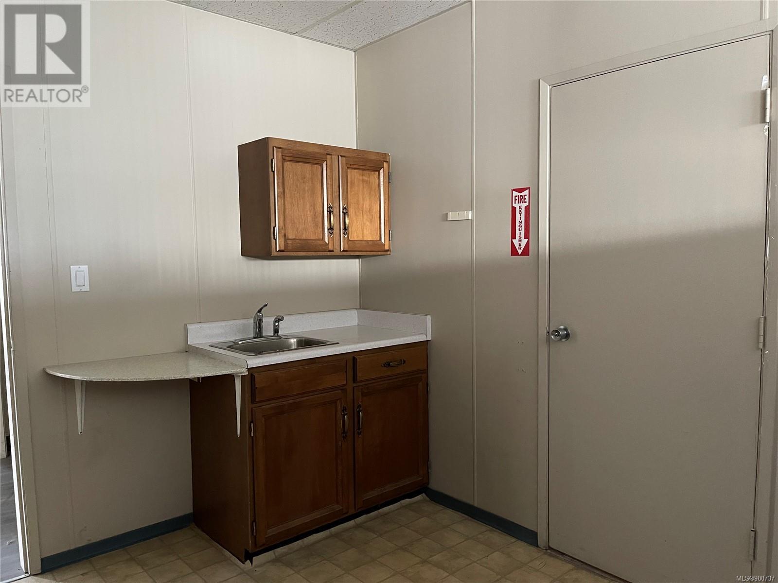 4716 Roger St Property Photo 8