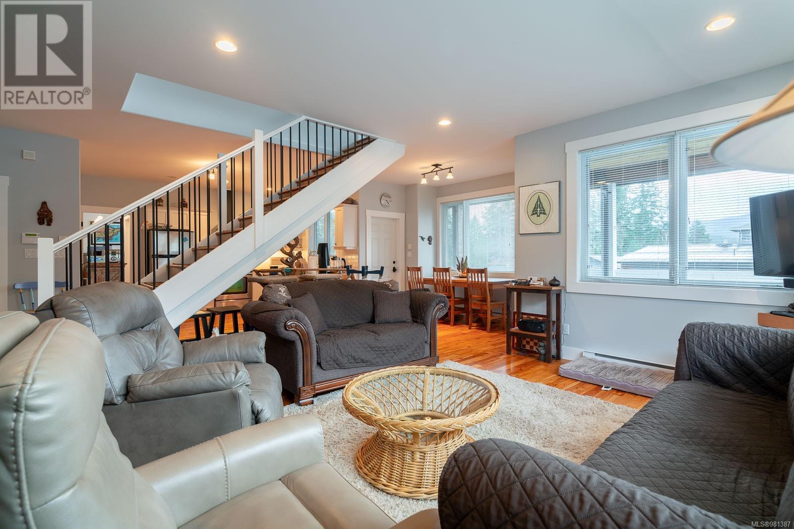 6373 Salal Rd Property Photo 4