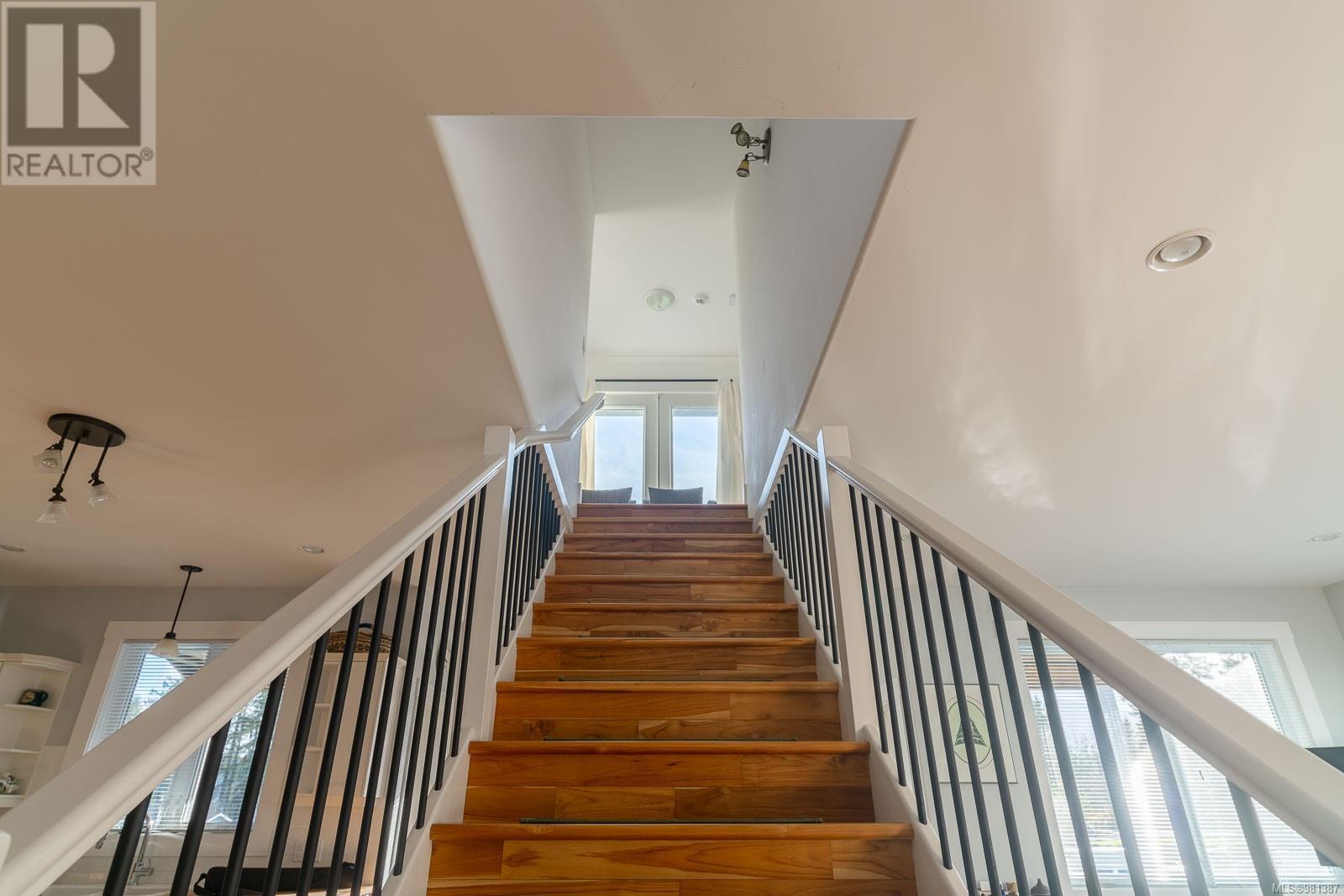 6373 Salal Rd Property Photo 7