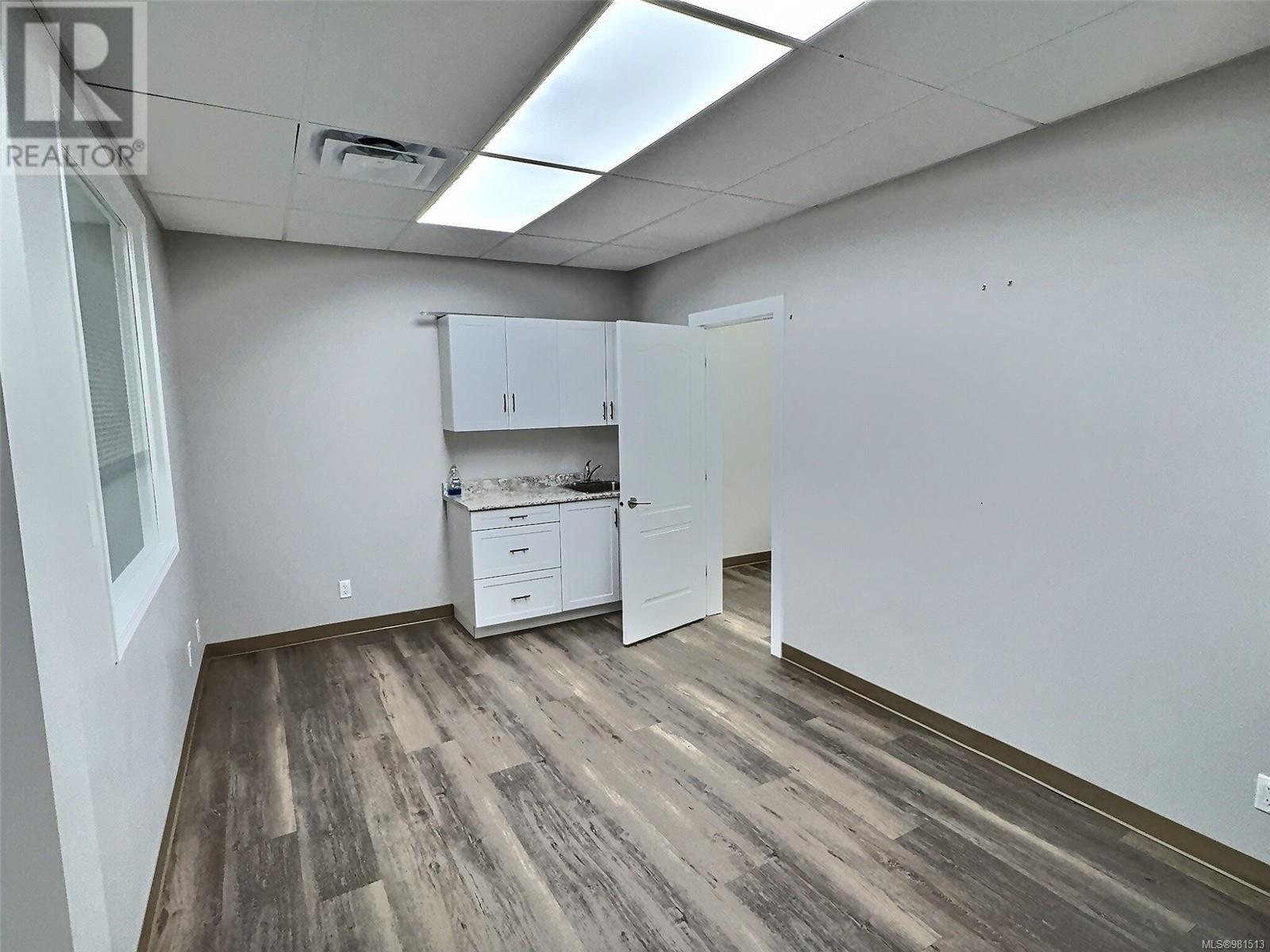 302 871 Island Hwy Property Photo 8