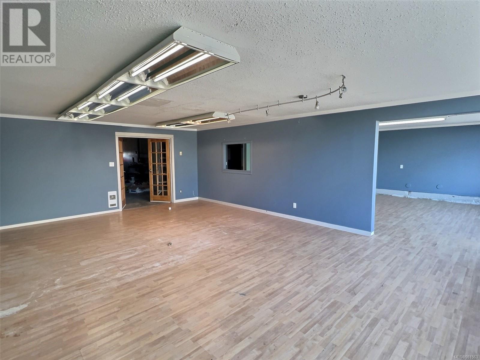 102 1661 Island Hwy Property Photo 2
