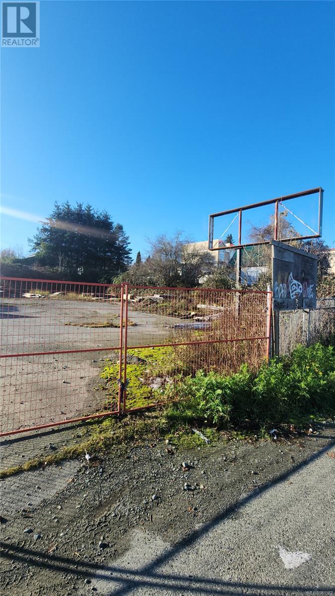 555 Milton St Property Photo 1