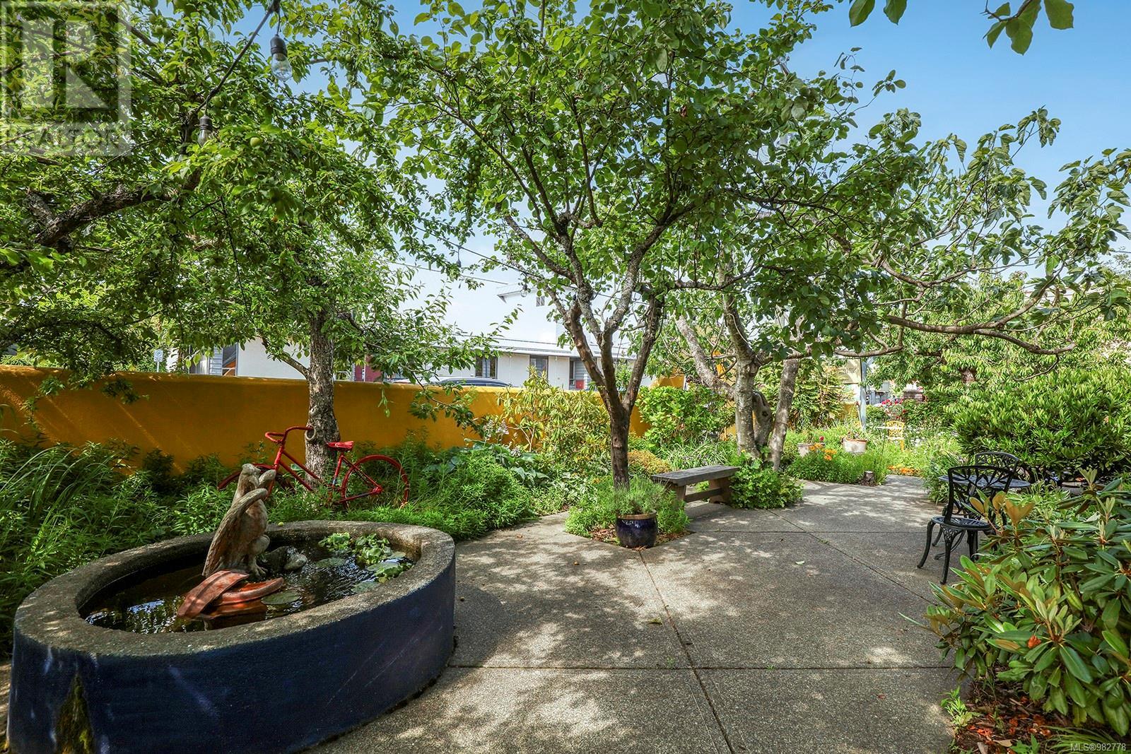 536 6th St Property Photo 8