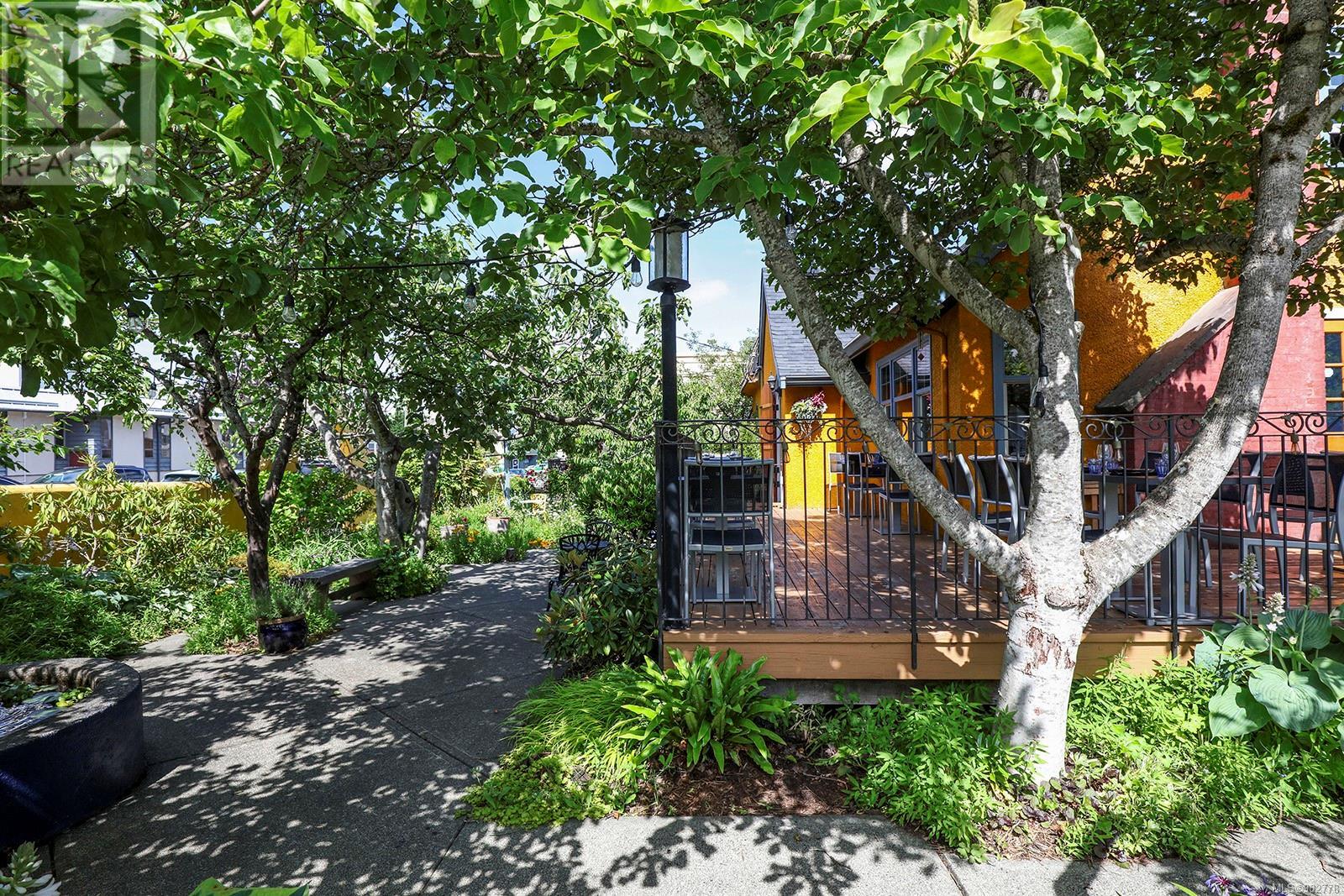 536 6th St Property Photo 12