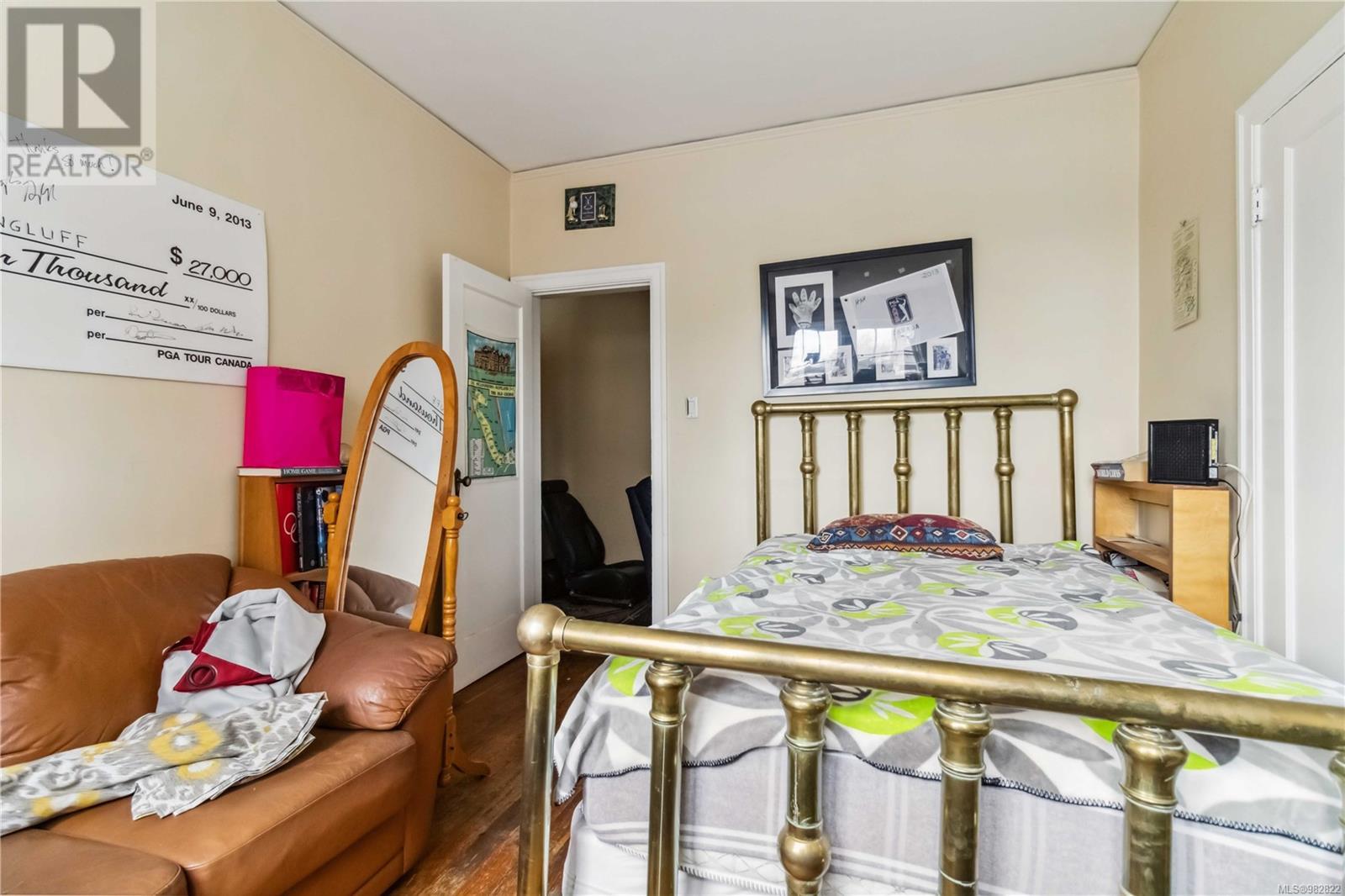1612 Quadra St Property Photo 11