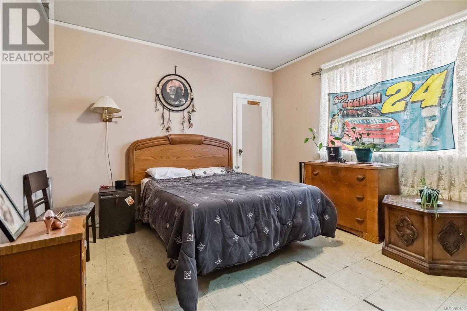 1612 Quadra St Property Photo 17