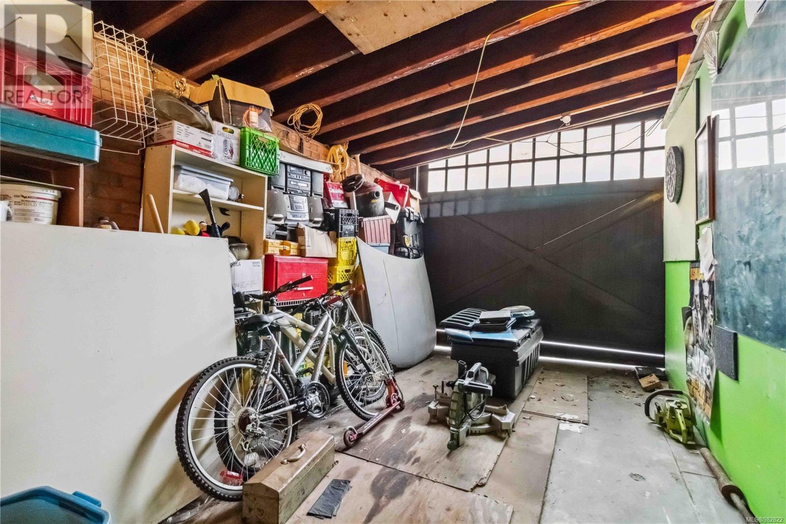 1612 Quadra St Property Photo 26