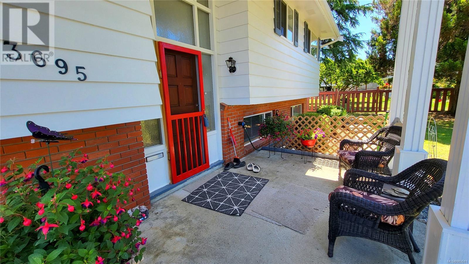 3695 Estevan Dr Property Photo 4