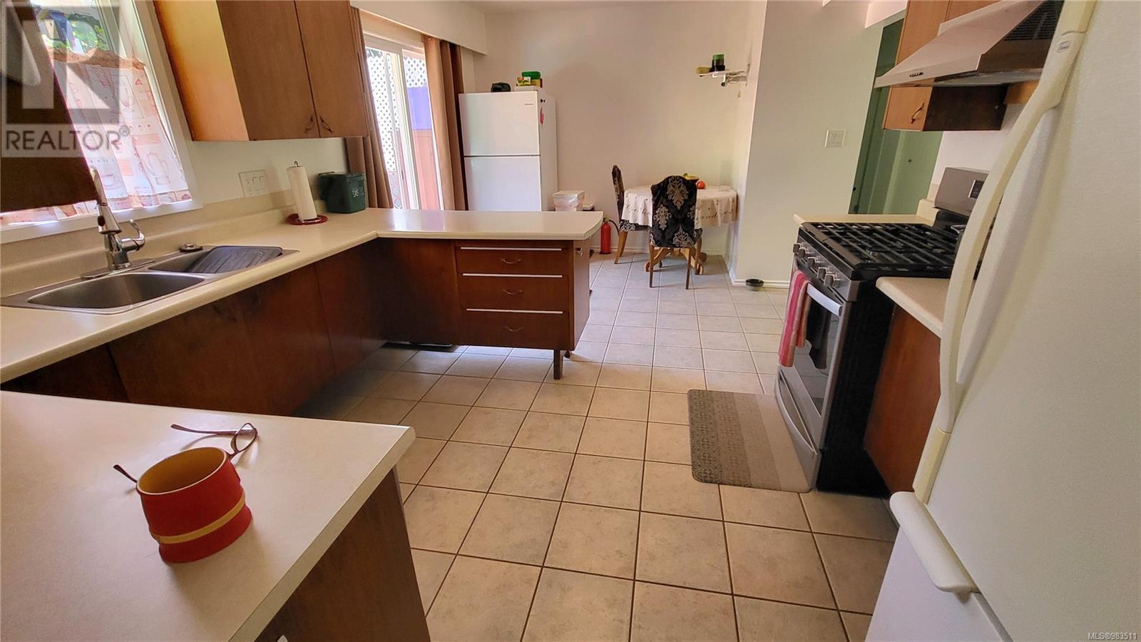 3695 Estevan Dr Property Photo 18