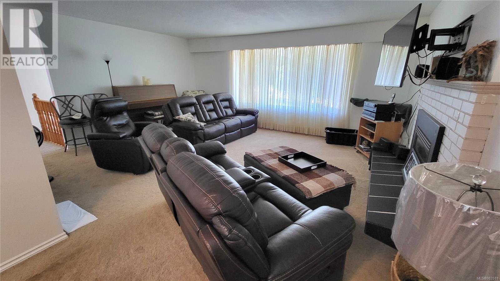3695 Estevan Dr Property Photo 23