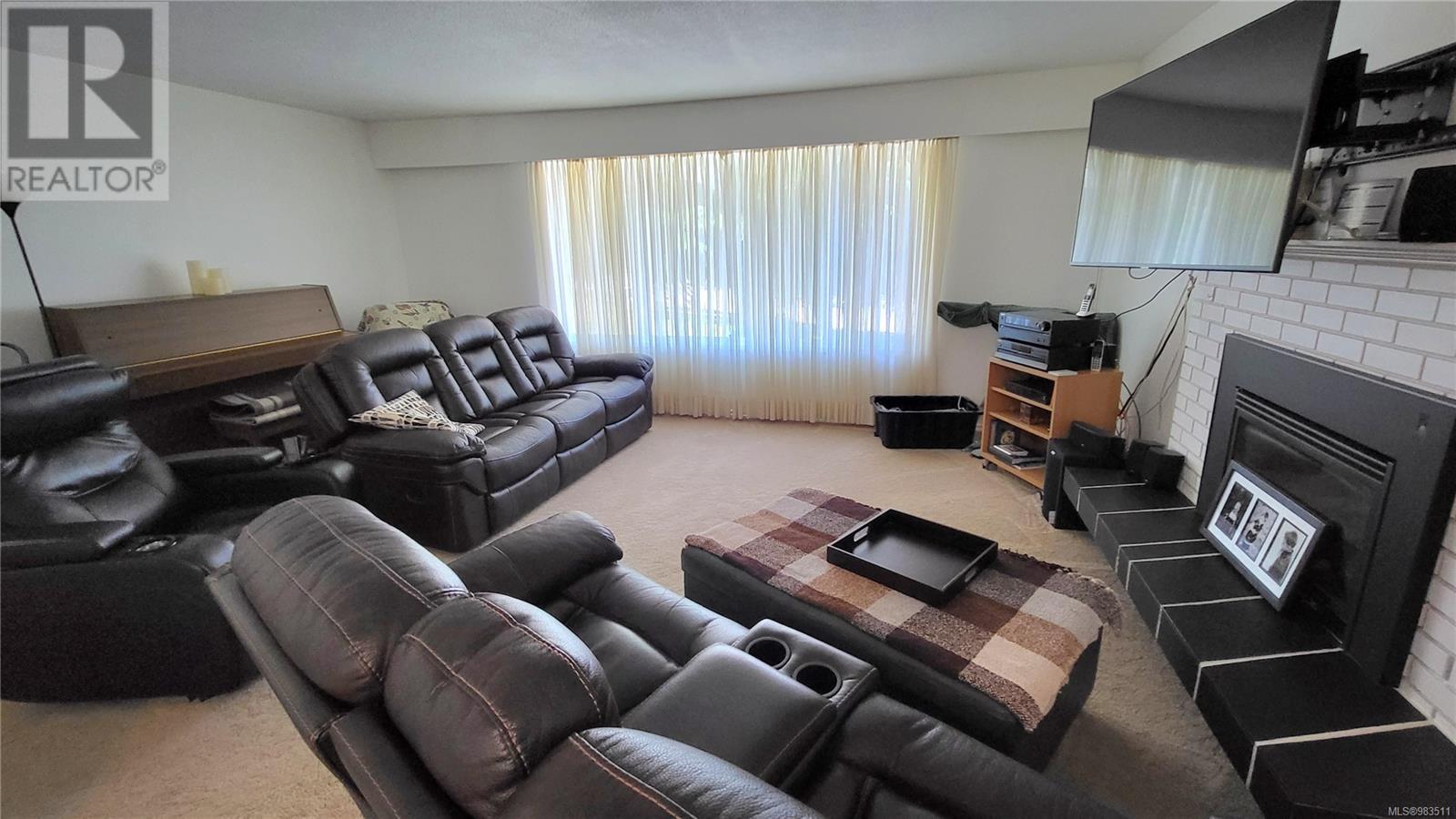 3695 Estevan Dr Property Photo 24