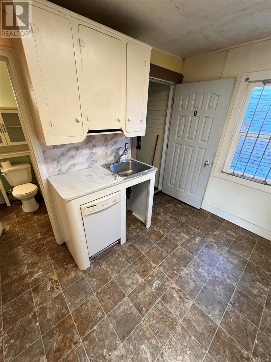 3473 3rd Ave Property Photo 9