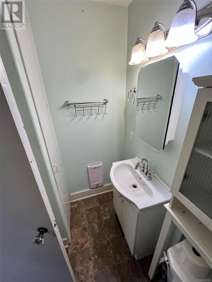 3473 3rd Ave Property Photo 13