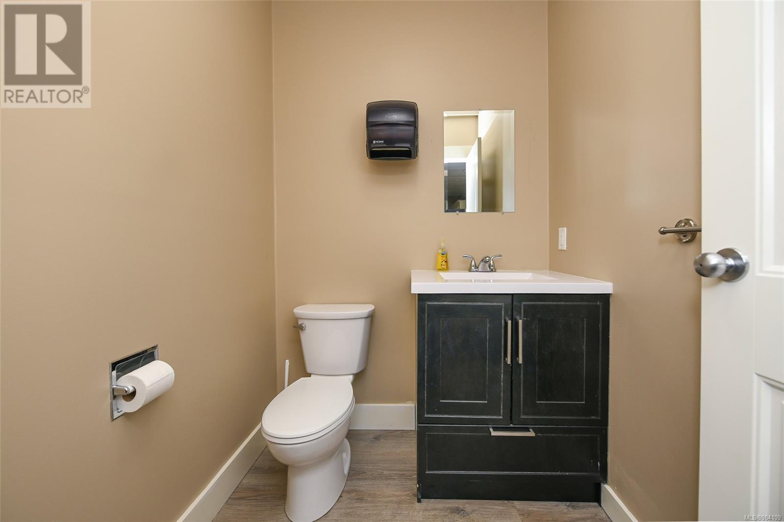 535 6th St Property Photo 14