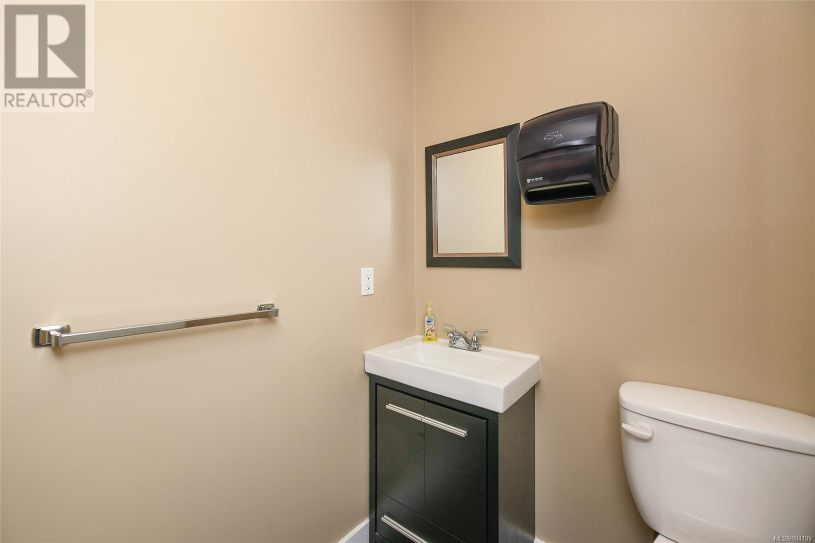 535 6th St Property Photo 15