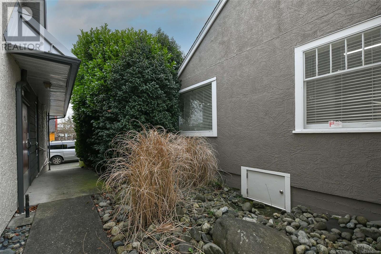 535 6th St Property Photo 31