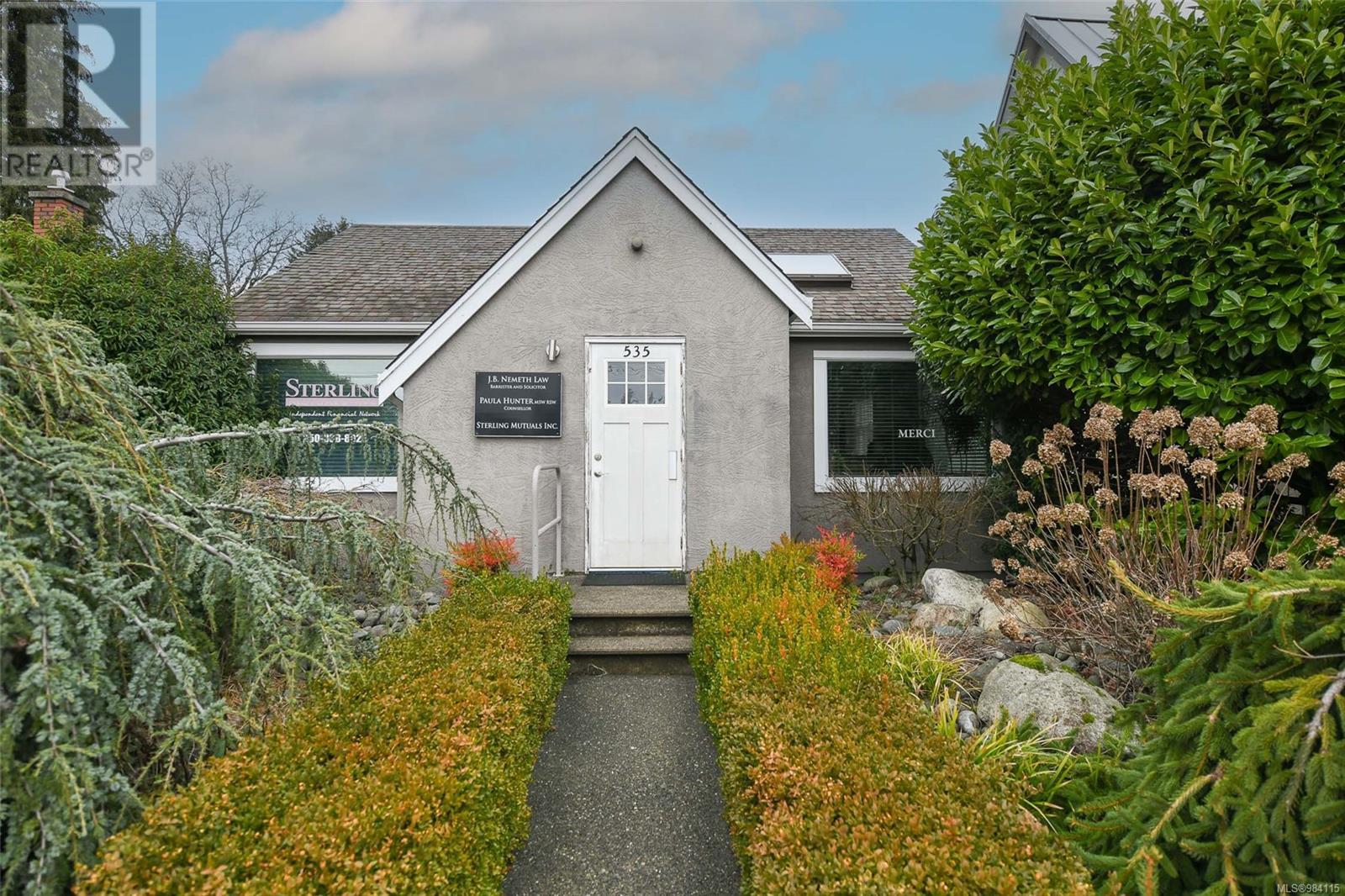 535 6th St Property Photo 1