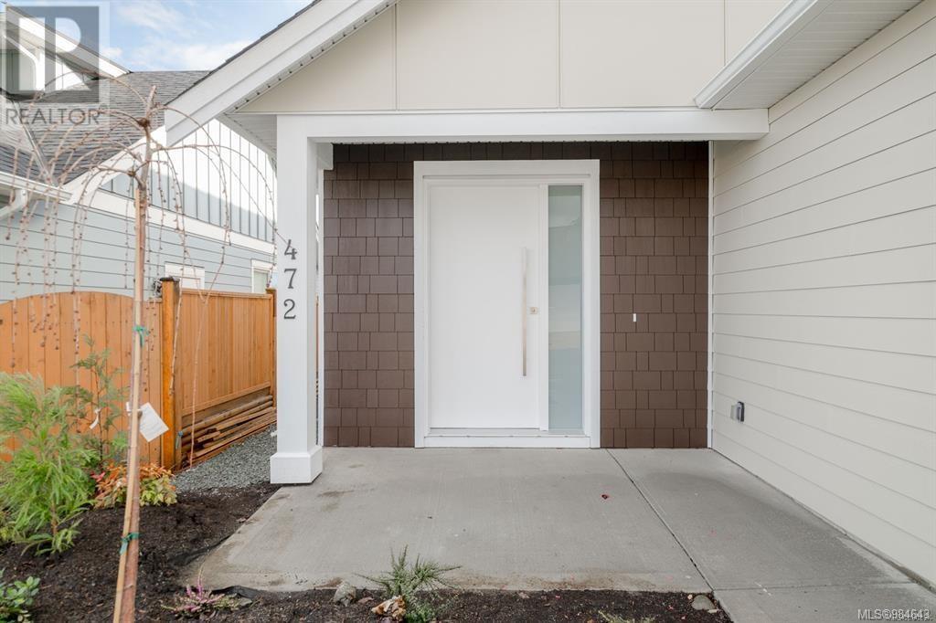 472 Hampstead St Property Photo 4