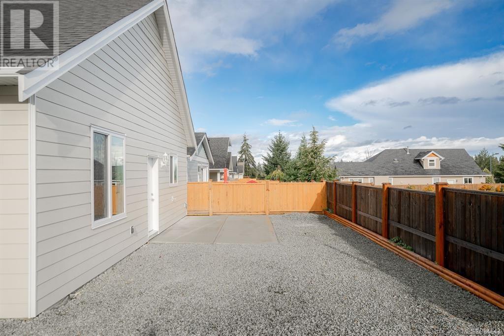 472 Hampstead St Property Photo 6