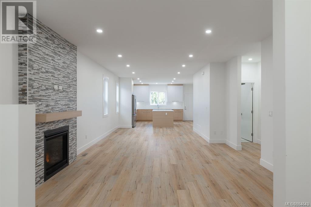 472 Hampstead St Property Photo 8