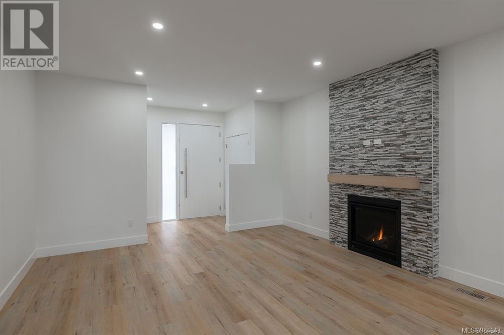 472 Hampstead St Property Photo 9