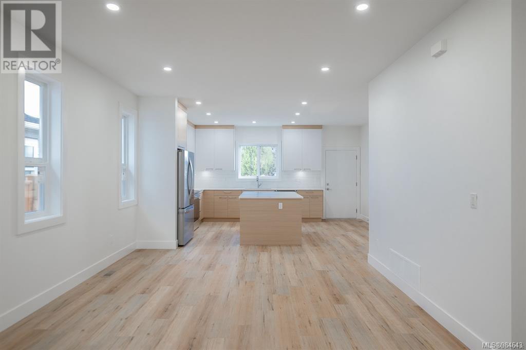 472 Hampstead St Property Photo 11