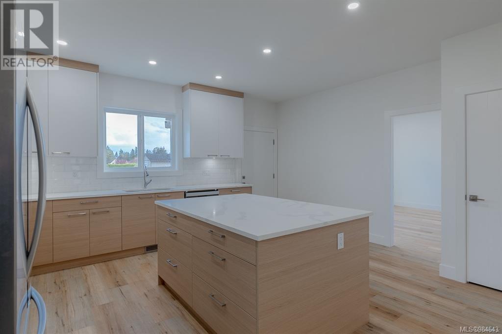 472 Hampstead St Property Photo 12