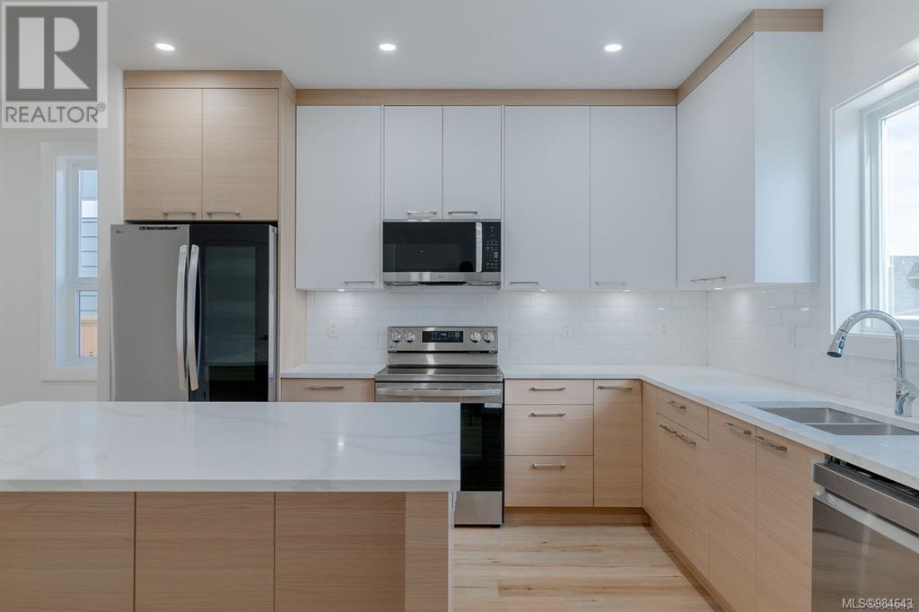 472 Hampstead St Property Photo 13
